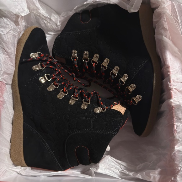NEW IN BOX Coach Noelle hidden wedge ankle boots with red and black laces - Picture 6 of 9